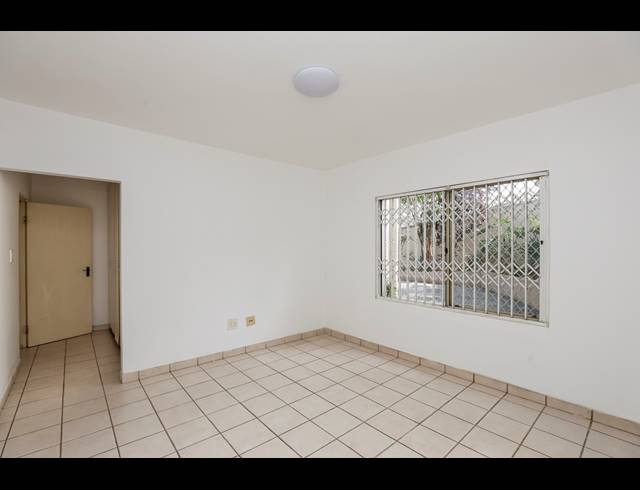 3 BEDROOM TOWNHOUSE FOR SALE IN ESSENWOOD